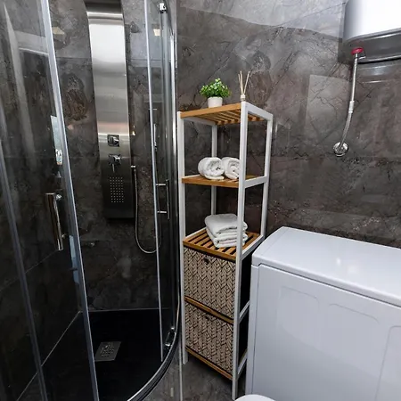 New Studio For 2, Free Private Garage Spot, Wi-Fi, 200 M From Mall Of Split Exterior photo