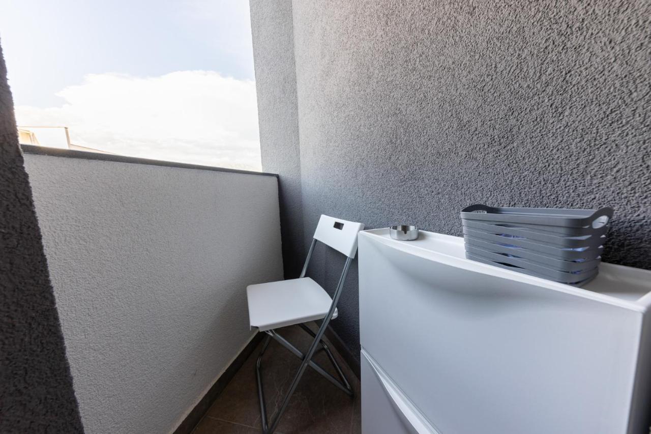 Apartment New Studio For 2, Free Private Garage Spot, Wi-Fi, 200 M From Mall Of Split *